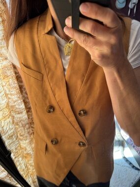 Elie Tahari Sleeveless Double-Breasted Vest in Camel Brown Linen Blend